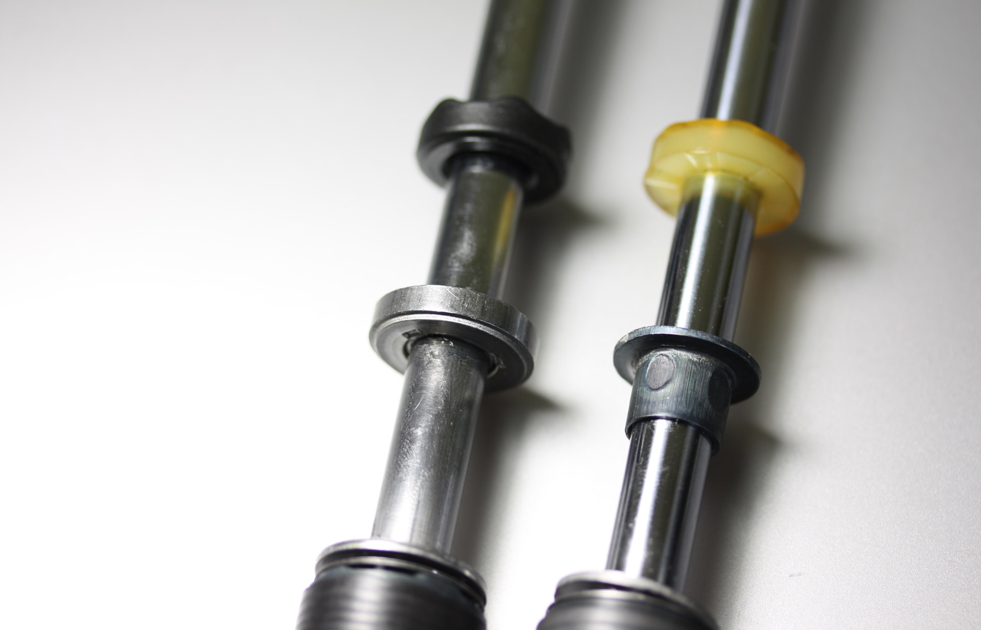 Шток стойки задний 08